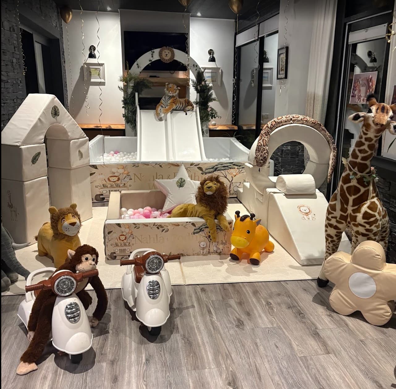 Nahla & Bodhi Joint Safari Party